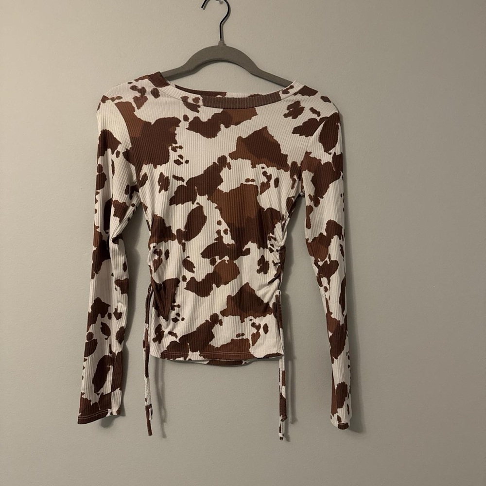 Altar'd State Brown and White Ruched Long Sleeve Blouse